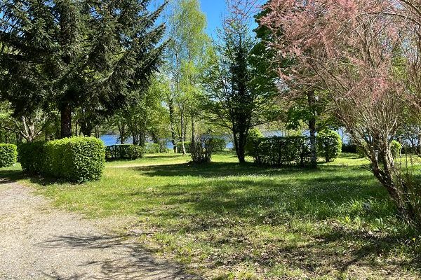 camping-lac-saint-pardoux-emplacement-3